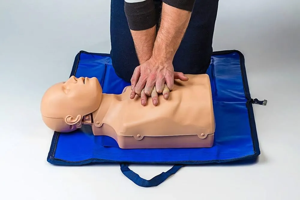 cpr practice on model